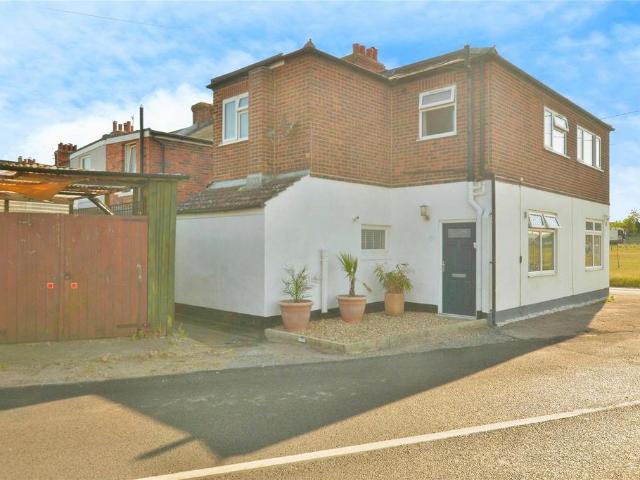 Flat for sale in Folkestone, Kent