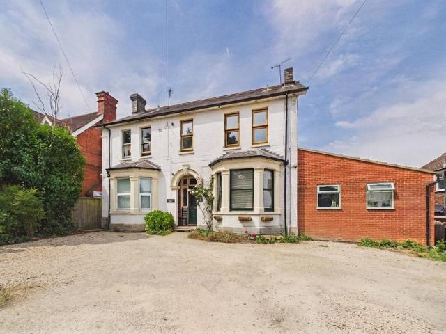 Flat for sale in Reading