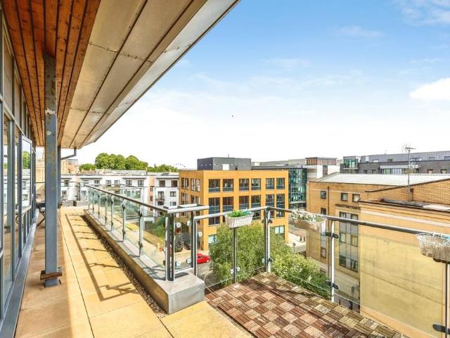 Flat for sale in Spike Island, Feckenham
