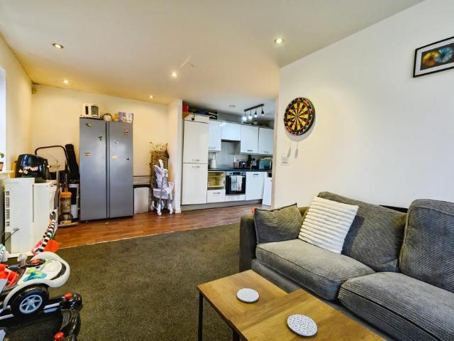 Flat for sale in Bank Top, Lee Bank
