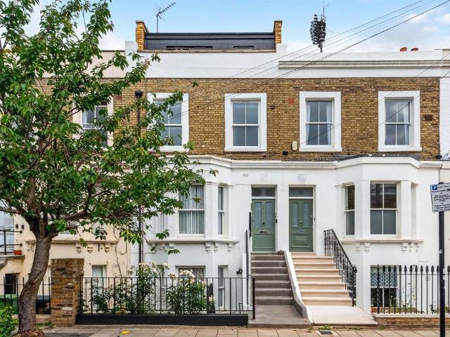 Flat for sale in Shepherd's Bush, Greater London