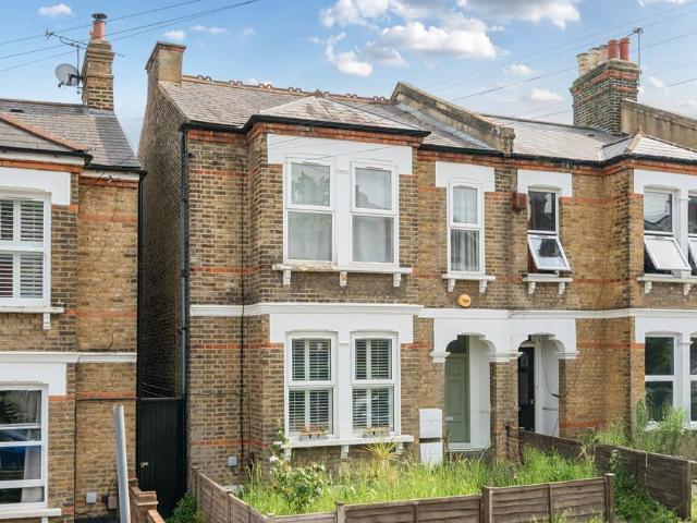 Flat for sale in London Borough of Lewisham, Bell Green