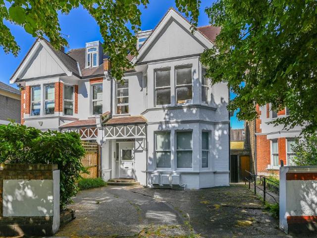 Flat for sale in London Borough of Hounslow, Greater London