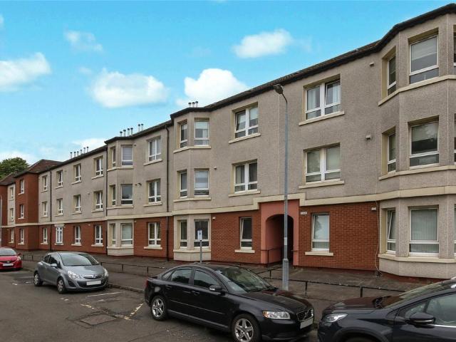 Flat for sale in Garngad, Scotland