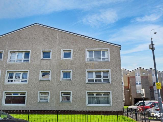 Flat for sale in Ardrossan, Scotland