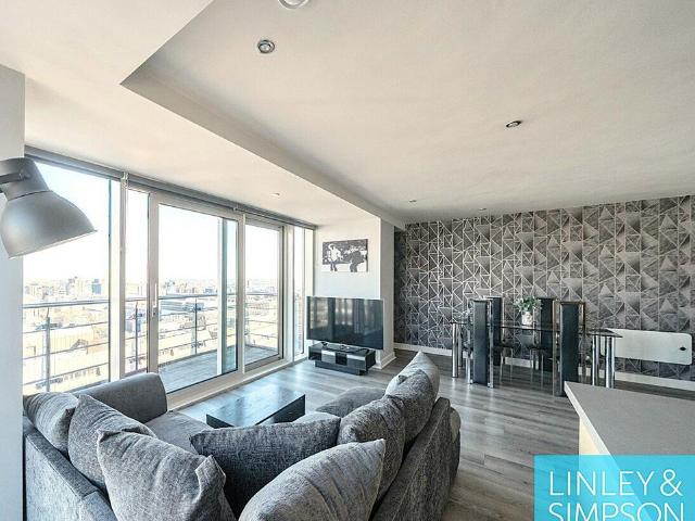 Flat for sale in West Yorkshire