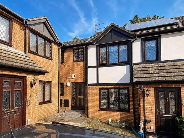 Flat for sale in Broad Oak, The Bridge
