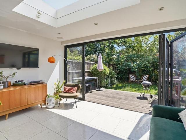 Flat for sale in East Dulwich, Greater London