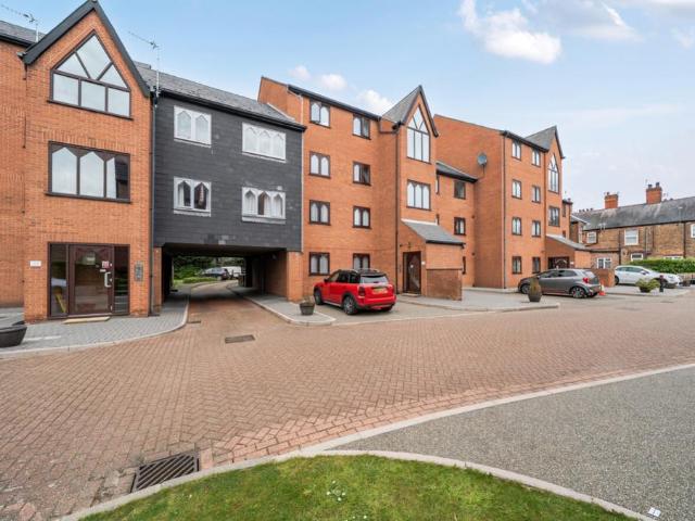 Flat for sale in Wellow, Grimsby