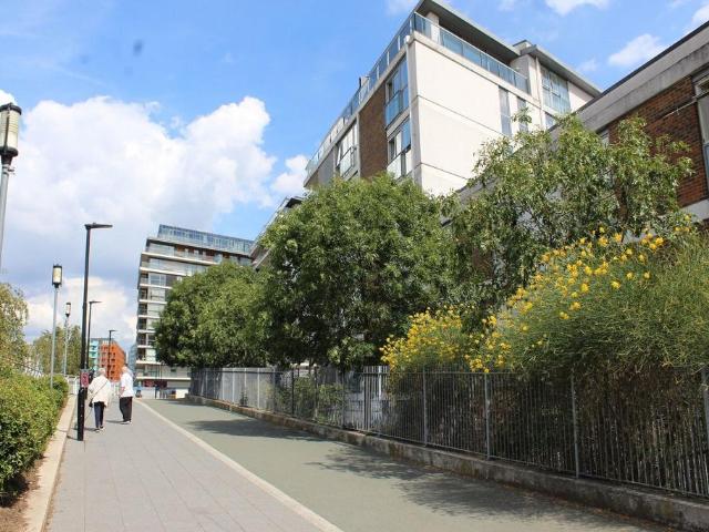 Flat for sale in East Greenwich, Greater London