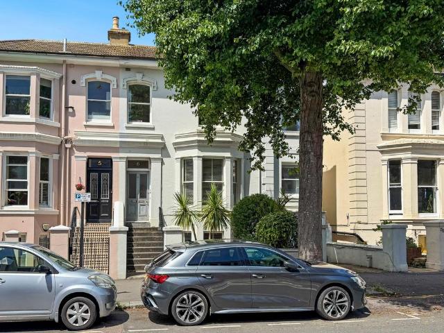 Flat for sale in Aldrington