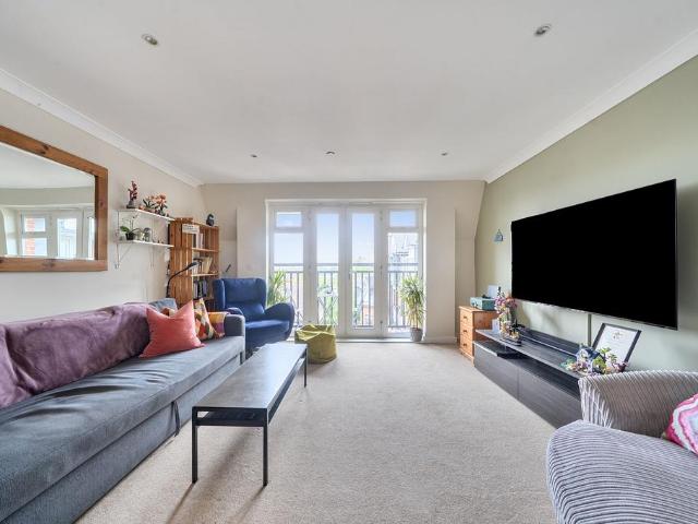 Flat for sale in Pachesham Park, Surrey