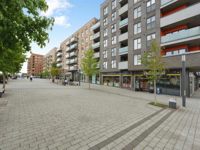 Flat for sale in Carpenders Park, Three Rivers