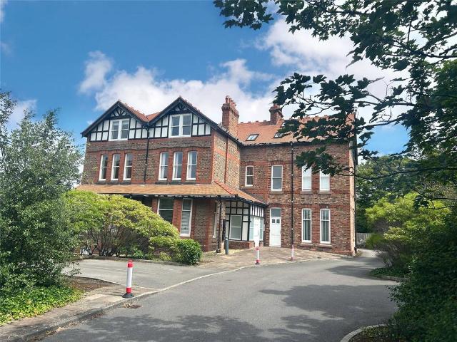 Flat for sale in Crosby, Sefton