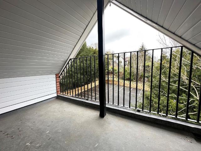 Flat for sale in Caterham on the Hill, Hillview