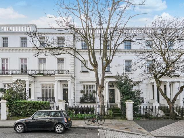 Flat for sale in Brompton, Greater London