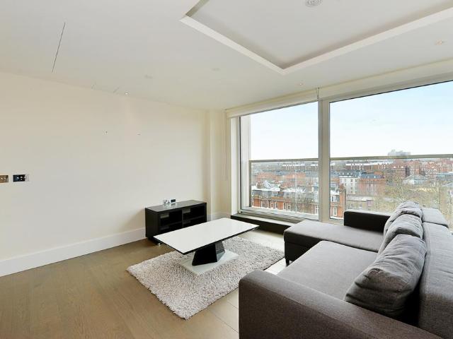 Flat for sale in Kensington, Greater London