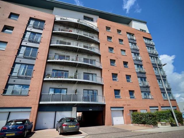 Flat for sale in City Quay, Scotland