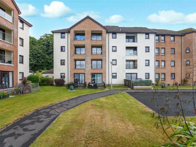 Flat for sale in Largs, Scotland