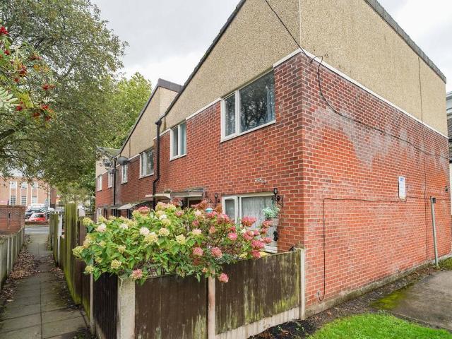 Flat for sale in Avenham, Preston