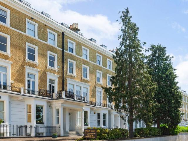 Flat for sale in Petersham, Greater London
