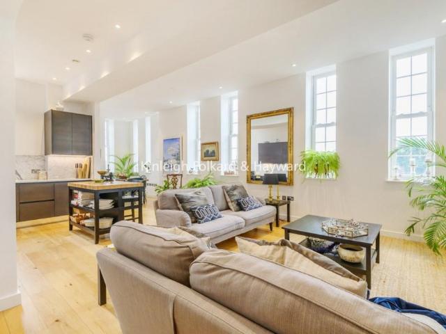 Flat for sale in Islington, Greater London