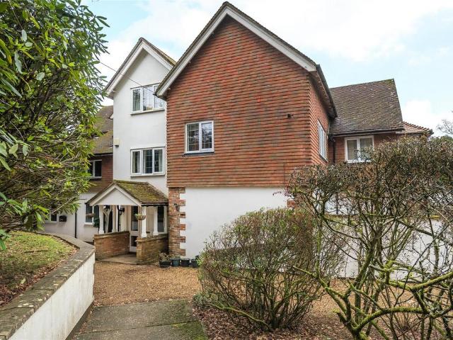 Flat for sale in Fole, Surrey