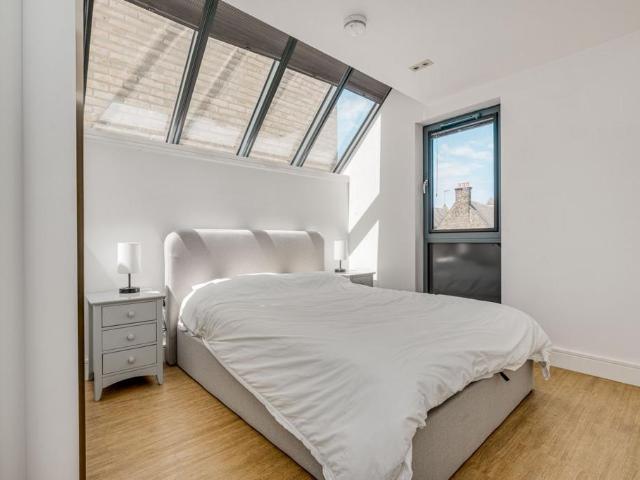 Flat for sale in Wandsworth, Greater London