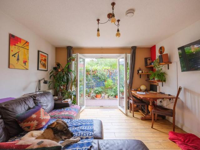 Flat for sale in St Jude's, Bristol