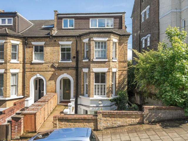 Flat for sale in Crystal Palace, Greater London