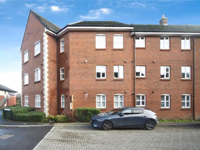 Flat for sale in Obridge, Rumwell