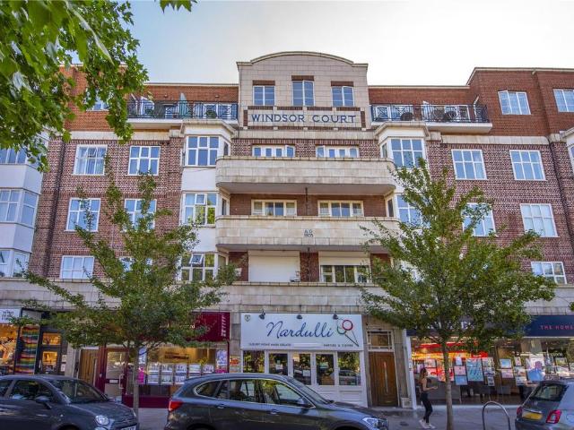 Flat for sale in London Borough of Lambeth, Greater London