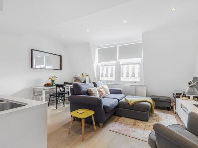 Flat for sale in Brixton, Greater London