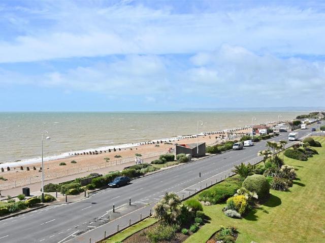 Flat for sale in Central, Heathlands