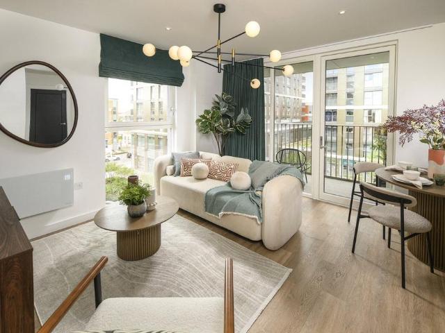 Flat for sale in Birch Green, Lower Halliford