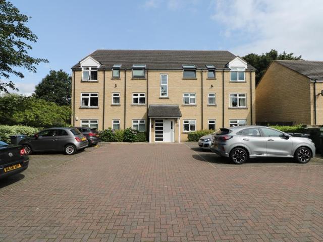 Flat for sale in Low Moor, West Yorkshire
