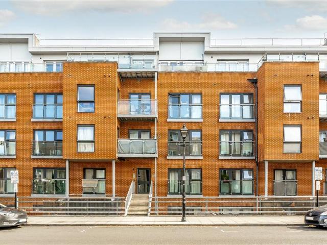 Flat for sale in Old Ford, Greater London