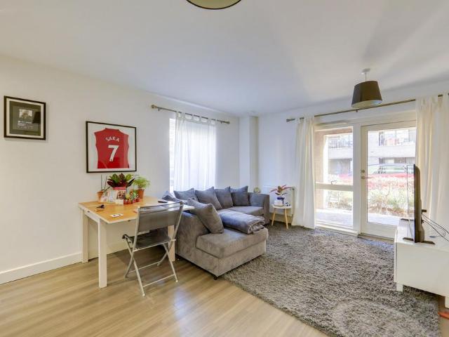 Flat for sale in London Borough of Lewisham, Ladywell