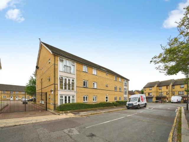 Flat for sale in Plaistow, Greater London