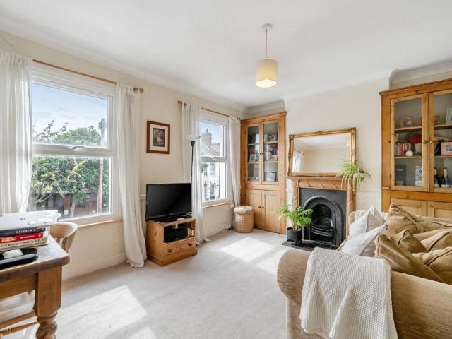 Flat for sale in Fulham, Sands End