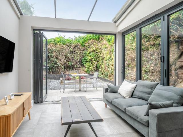 Flat for sale in Stockwell, Greater London