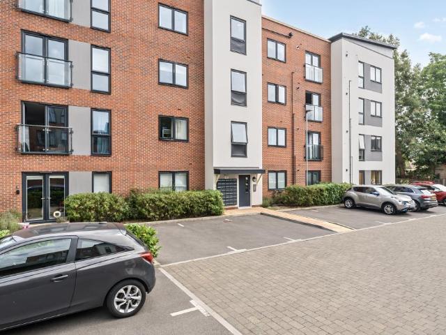Flat for sale in Reading