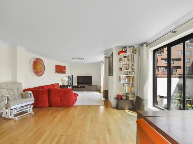 Flat for sale in Ratcliffe, Shadwell
