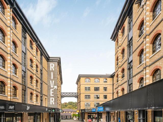 Flat for sale in Folly Island, East Hertfordshire