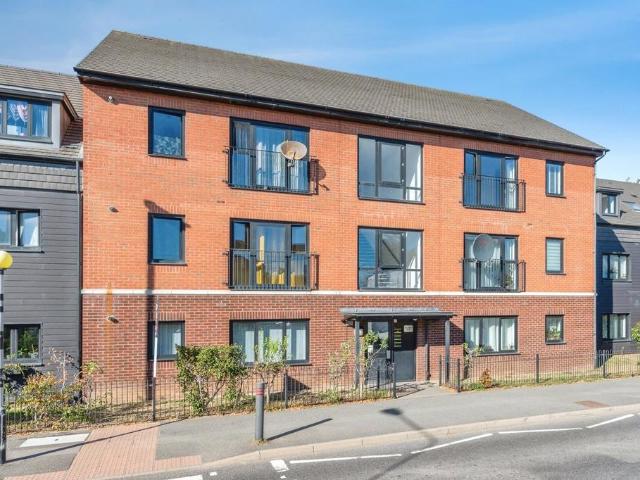 Flat for sale in South Stifford, Grays