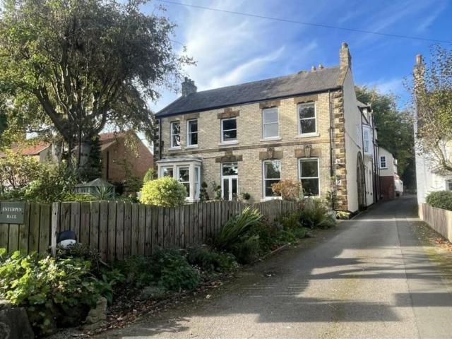 Flat for sale in Enterpen, Hutton Rudby