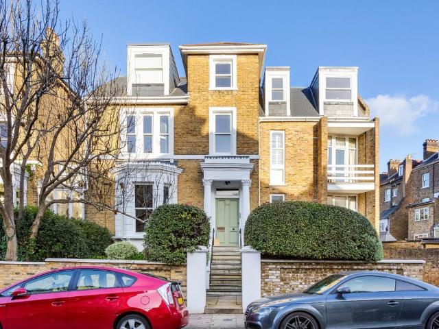 Flat for sale in Petersham, Greater London