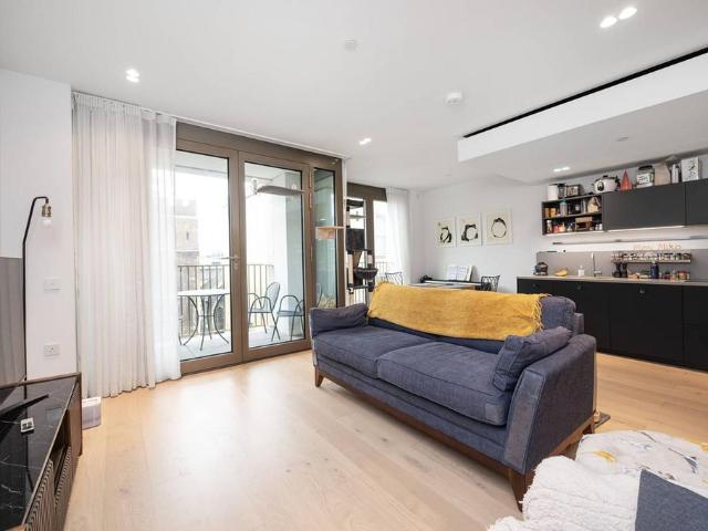 Flat for sale in West Smithfield, Lyons