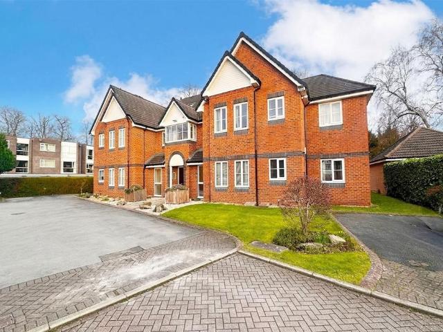 Flat for sale in Poynton