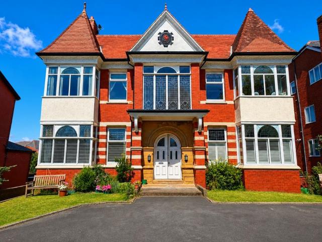 Flat for sale in Southport, Sefton